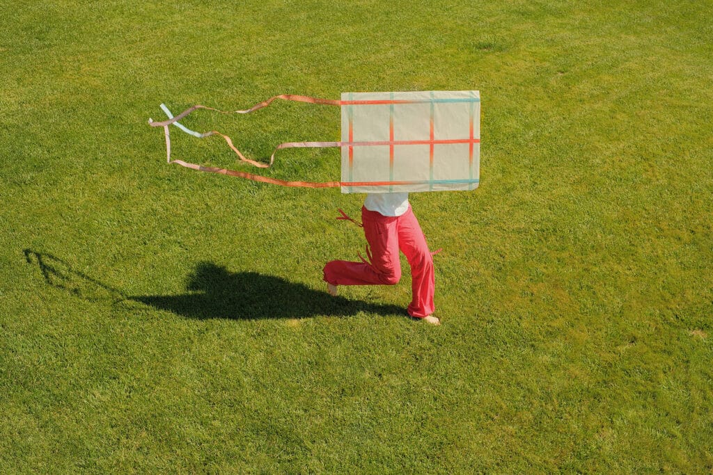 ENTRE LÍNIES. Reinterpretació de la retícula com a eina per qüestionar i imaginar